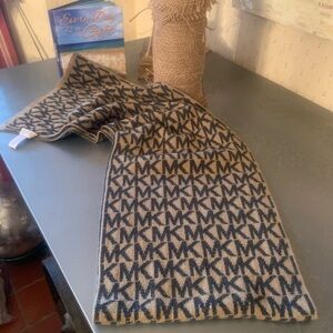 Michael KORS signature scarf, TAN and BLACK, 100 percent Acrylic, HAND WASH.